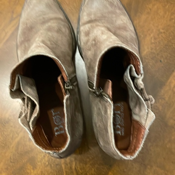 Born Bessie Brown Suede Ankle Boots 7.5 - Picture 7 of 9